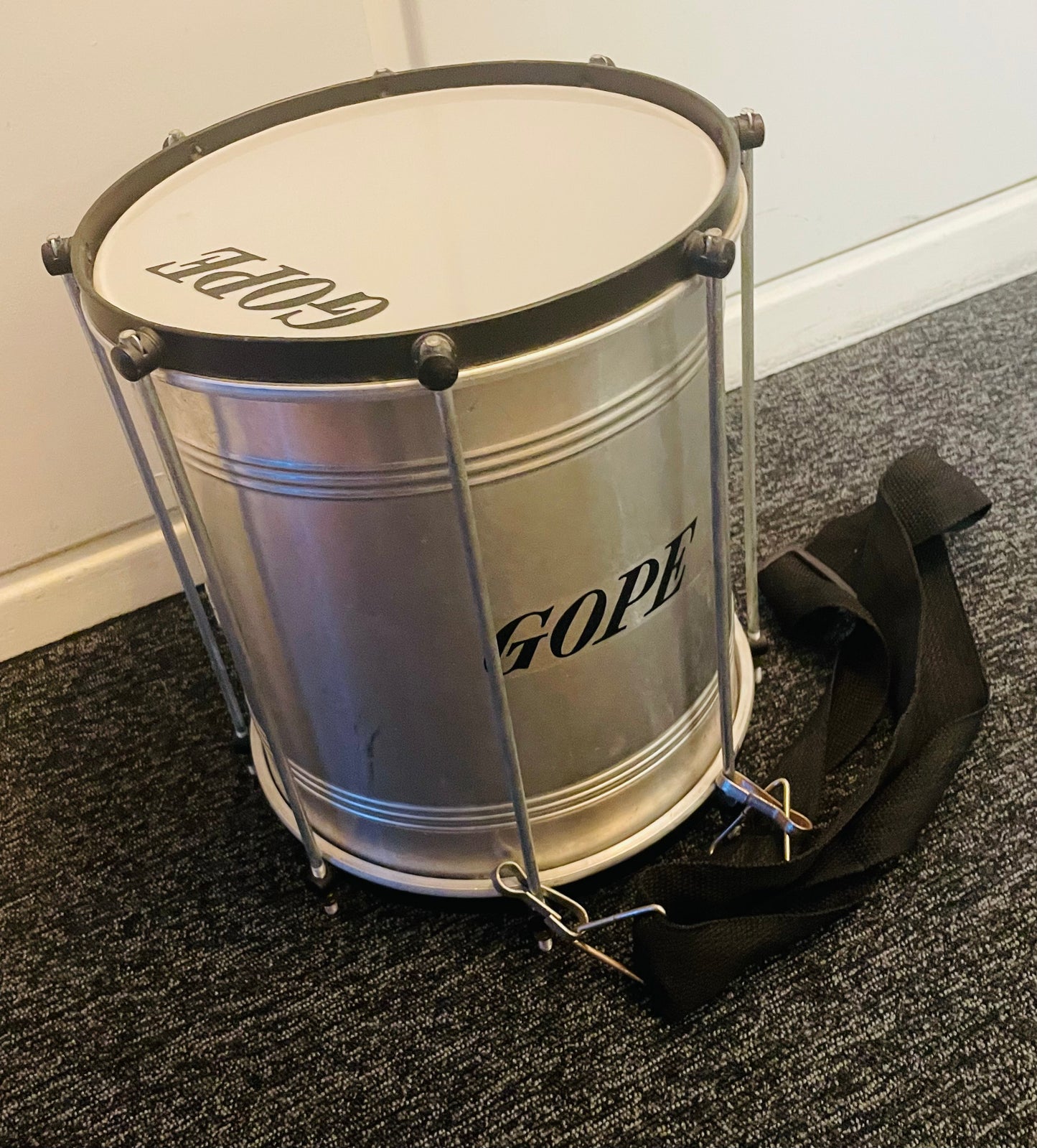 10" Gope Surdo inkl. bæresele.