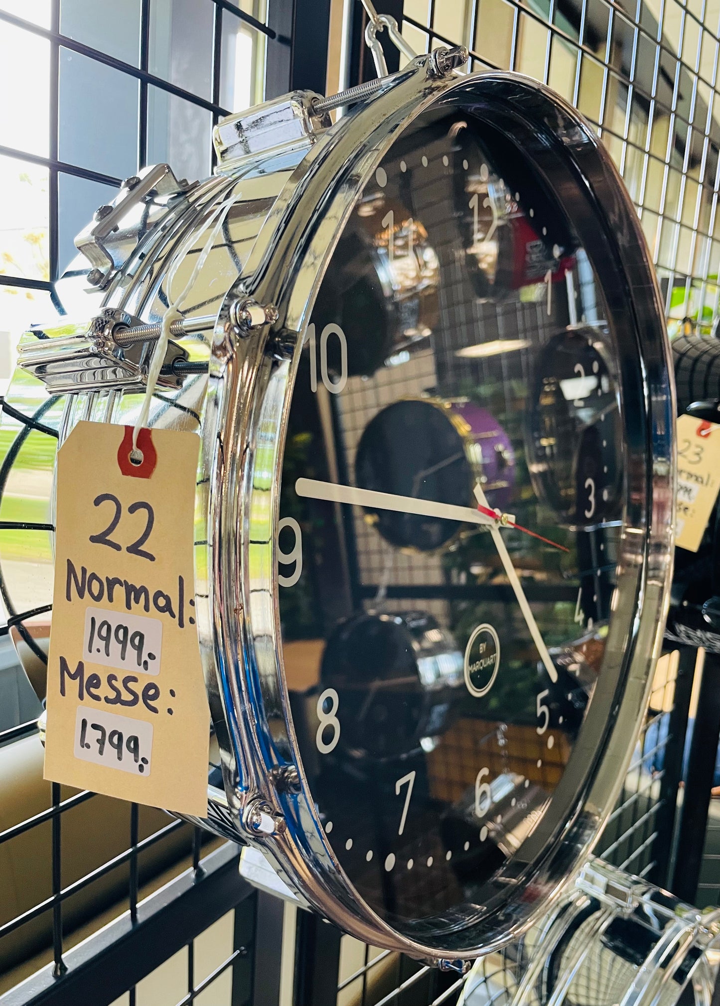 (22) 14" x 6.75" Chain Watch