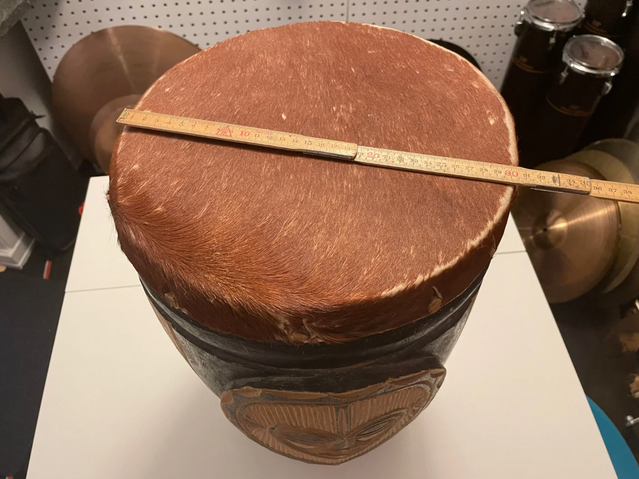 Stor håndlavet Afrikansk Tschokwe/Chokwe tromme