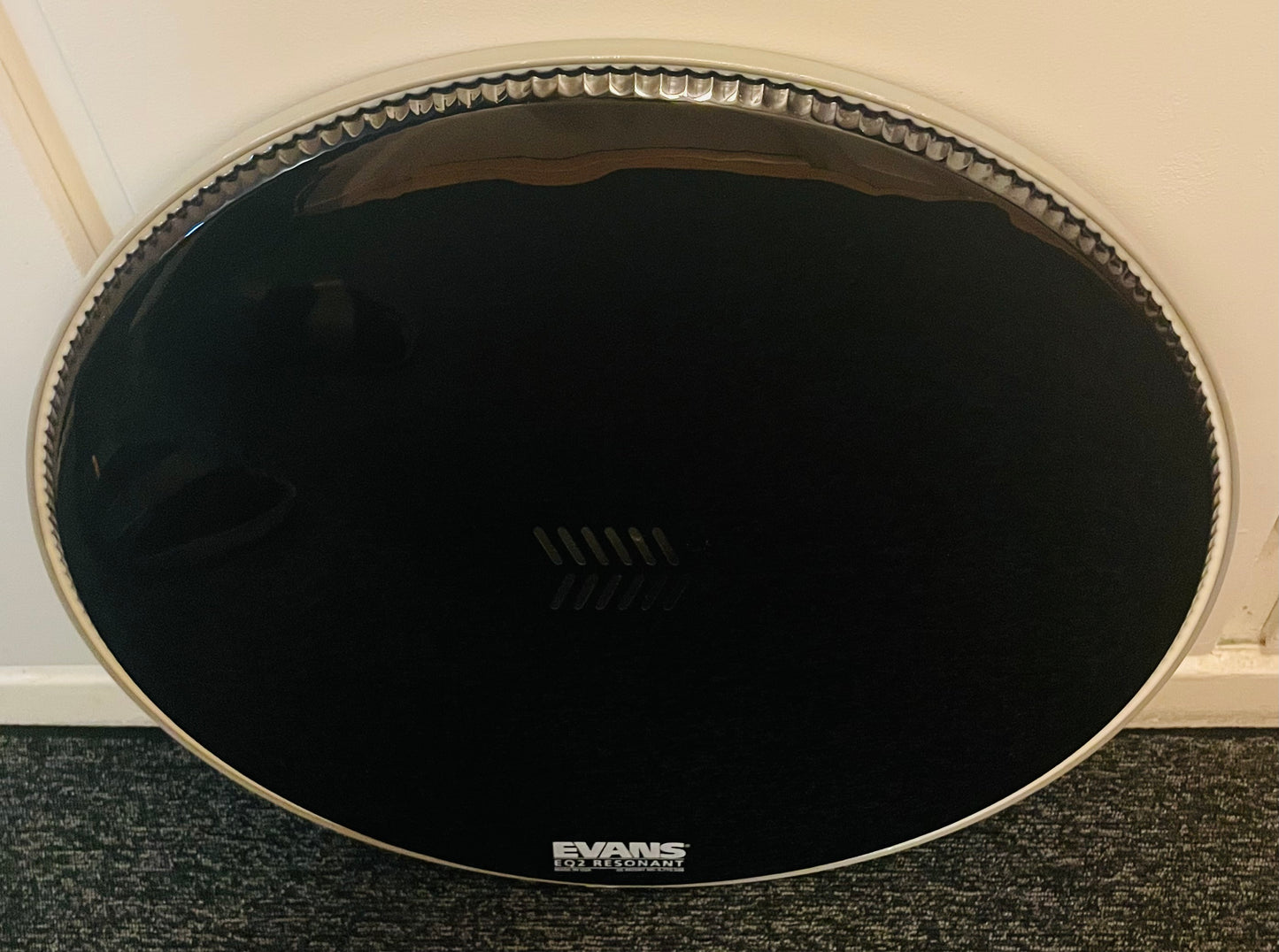 20" Evans EQ2 Resonant Ebony (stortromme)