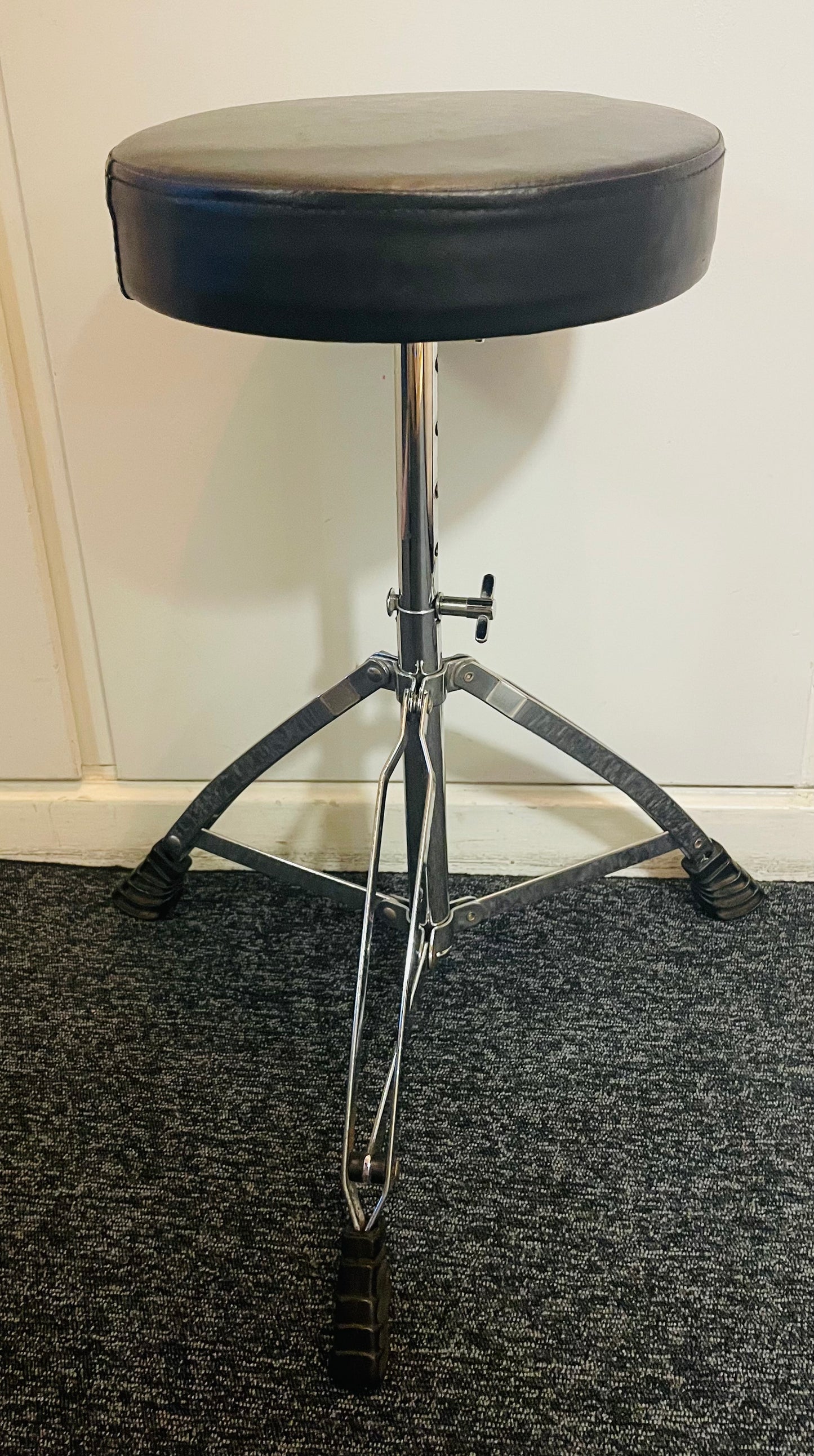 No Name Trommestol