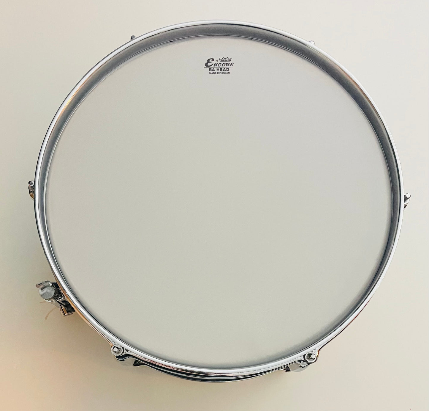 13" x 5" Pearl Oval Badge Mahogni Lilletromme