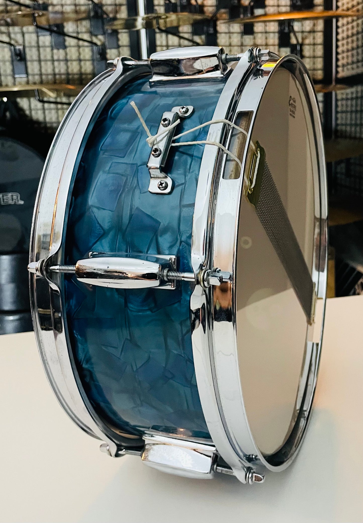 13" x 5" Pearl Oval Badge Mahogni Lilletromme