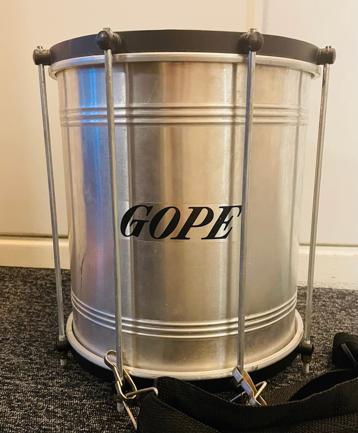 10" Gope Surdo inkl. bæresele.