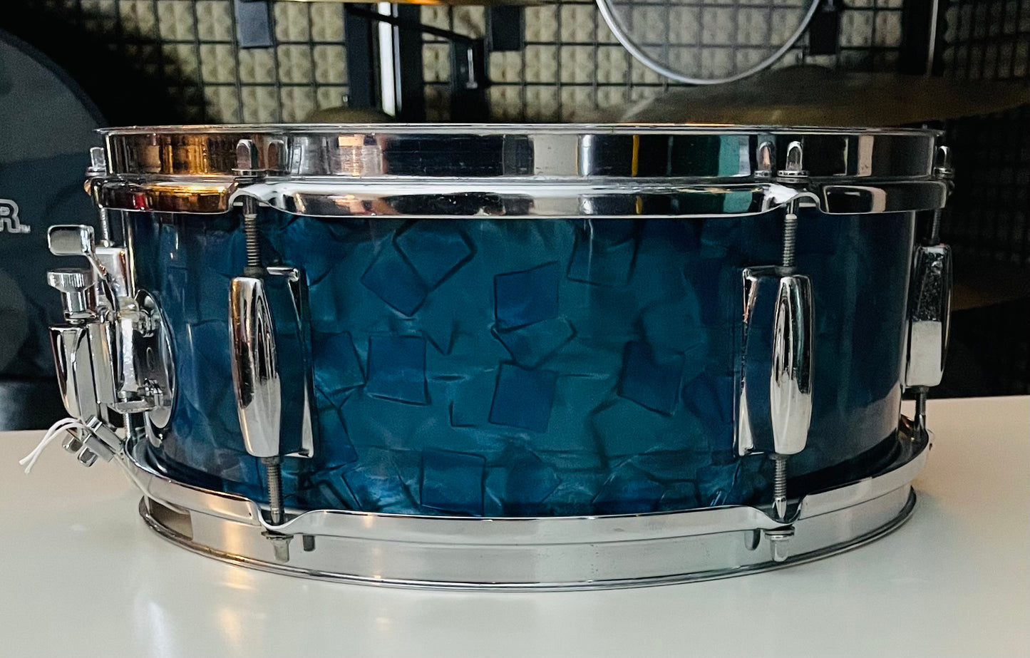 13" x 5" Pearl Oval Badge Mahogni Lilletromme