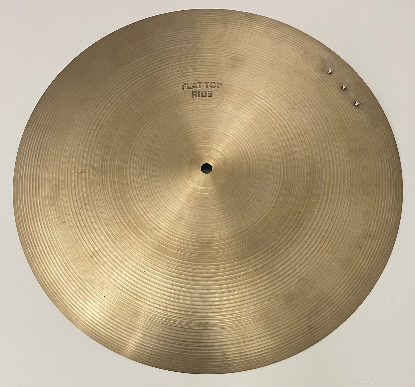 18" Zildjian Avedis Flat Top Ride (med 3 nitter)